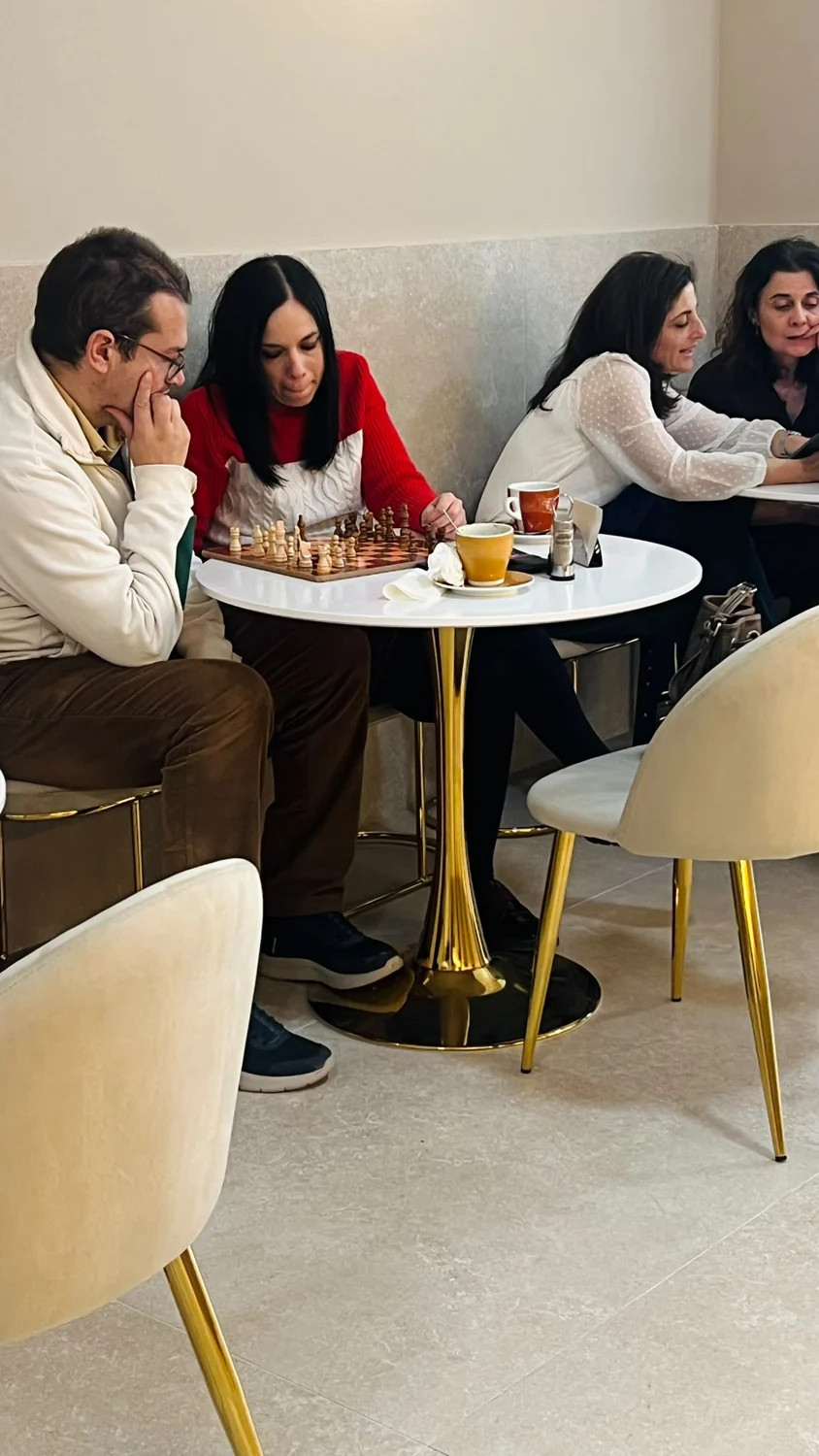 Más personas, más historias
